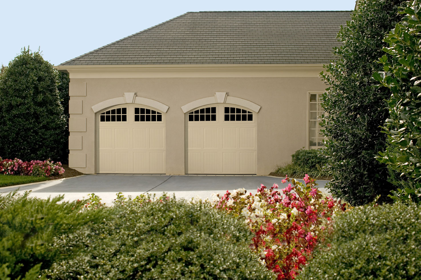 Here is an examp[le of a contemporary or modern style garage door, This door may aslo be looked at as rustic and a steel door exmaple.